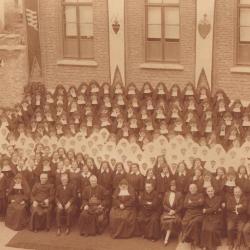 Kardinaal te gast feest van de Congregatie van de Zusters der Christelijke Scholen, Vorselaar, +/- 1930'