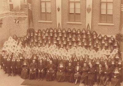 Kardinaal te gast feest van de Congregatie van de Zusters der Christelijke Scholen, Vorselaar, +/- 1930'