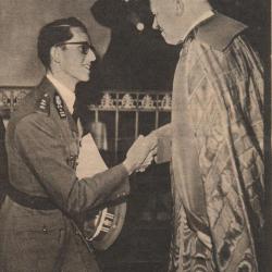 'Kardinaal Van Roey samen met jonge koning Boudewijn'