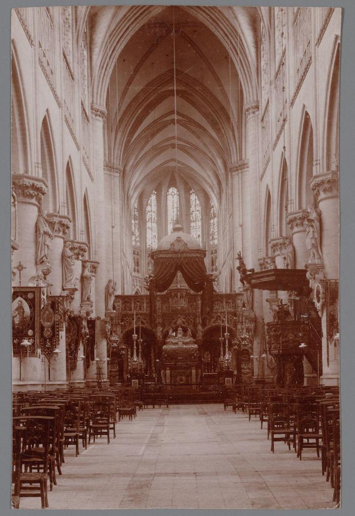 Lier, Sint-Gummaruskerk interieur