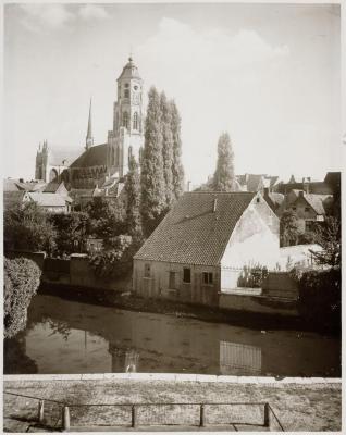 Lier, Sint-Gummaruskerk en de "Smidse Declerck" vanaf de Vismarkt