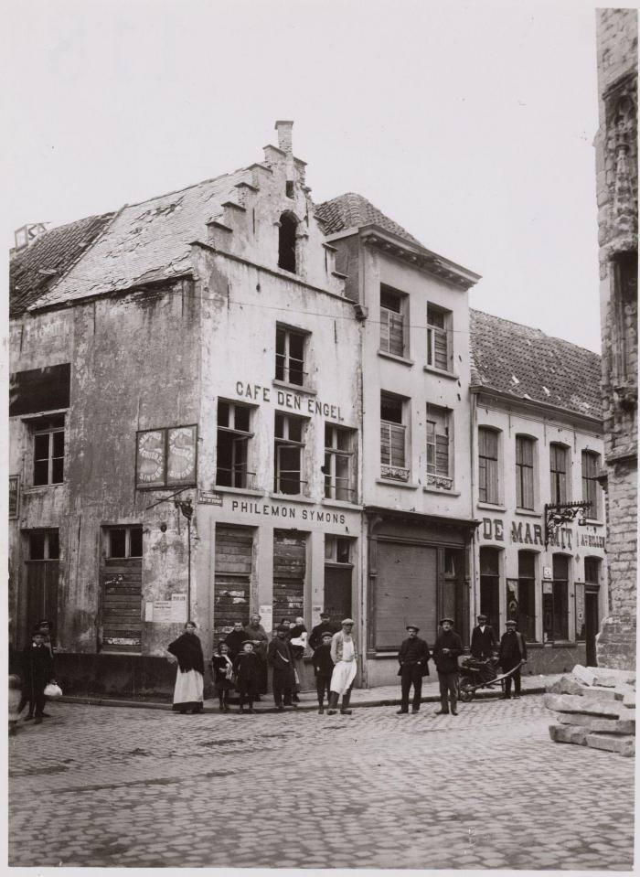 Lier, hoek Kerkstraat en Heilige Geeststraat.