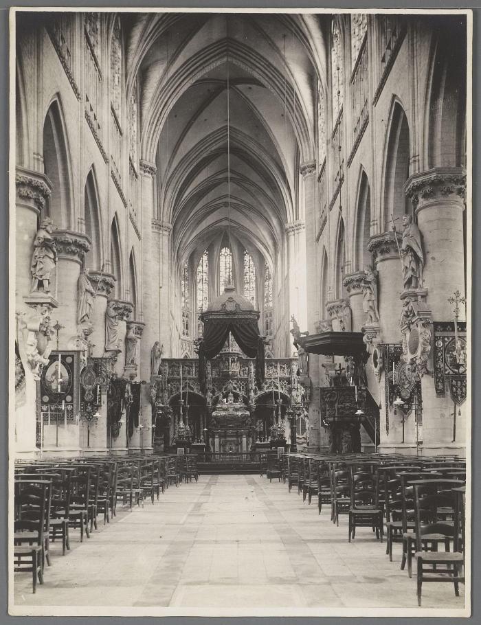 Lier, Sint-Gummaruskerk interieur