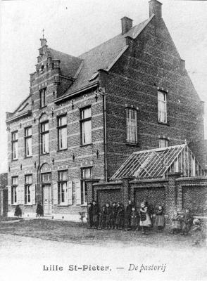 Lille, De nieuwe pastorij rond 1900.