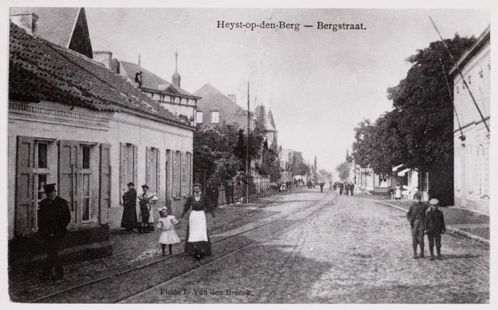 Heist-op-den-Berg ,het begin van de Bergstraat 