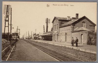 Heist-op-den-Berg, het station met binnenzicht