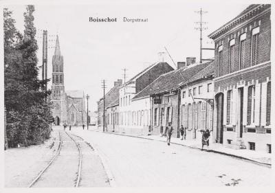 Heist-op-den-Berg, Dorpstraat te Booischot, met zicht op de Sint-Salvatorkerk