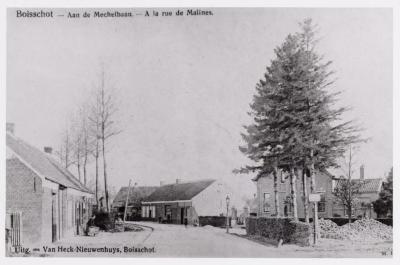 Heist-op-den-Berg, kruispunt van de Mechelbaan en de Dorpsstraat te Booischot