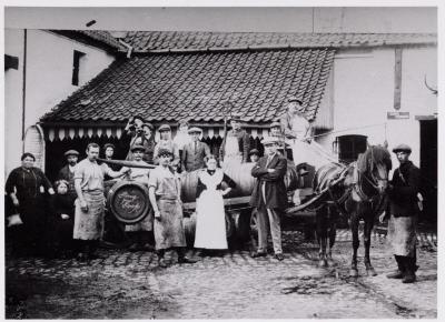 Heist-op-den-Berg, het personeel van brouwerij "Den Hert" 