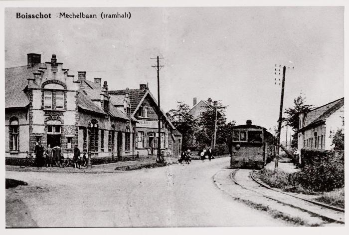 Heist-op-den-Berg, de Mechelbaan met tramhalte te Booischot