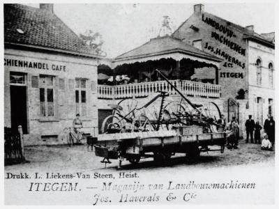 Heist-op-den-Berg, tramwagen met landbouwmachines te Itegem