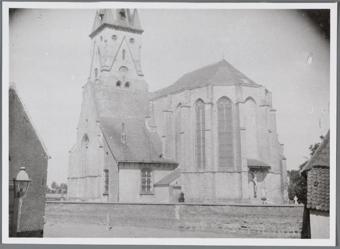 Heist-op-den-Berg, de O.L.V. kerk in Hallaar voor de verbouwing 