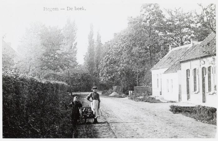 Heist-op-den-Berg, de Beekstraat (latere Schoolstraat) te Itegem 