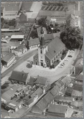 Heist-op-den-Berg, luchtfoto van het Sint-Guibertusplein te Itegem