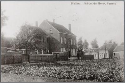 Heist-op-den-Berg, school der Eerwaarde Zusters te Hallaar