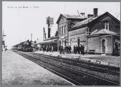 Heist-op-den-Berg, aankomst van de stoomlocomotief in het station 