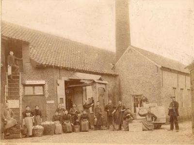 Heist-op-den-Berg,  personeel van de conservenfabriek "L'Abeille"