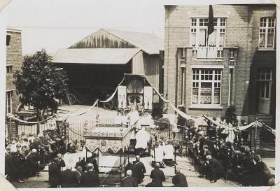 Heist-op-den-Berg, halte van een processie in de Bergstraat 