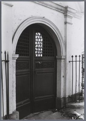 Heist-op-den-Berg, ingangsdeur van de kapel in de Oude Godstraat