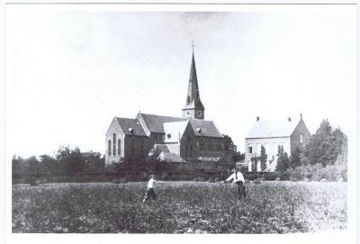 Heist-op-den-Berg, pastorie en Sint-Alfonsiuskerk van Heist-Goor