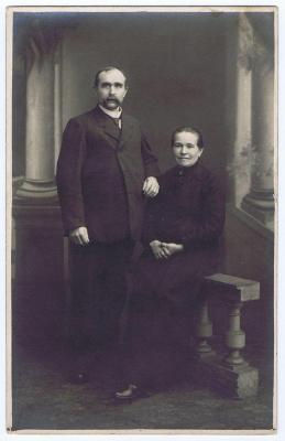 Heist-op-den-Berg, familieportret van Jane Coeck en vrouw