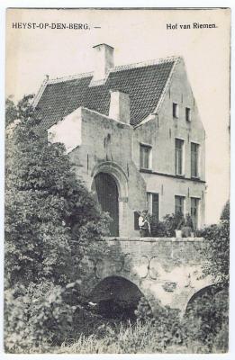 Heist-op-den-Berg, Hof van Riemen