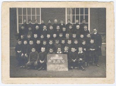 Heist-op-den-Berg, klasfoto uit de gemeentelijke school 