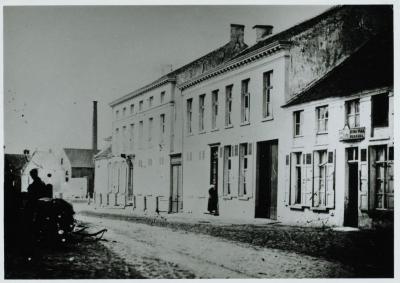 De eerste huizen van de Dorpstraat