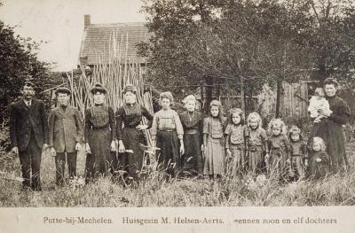 Elf dochters en één zoon : het huisgezin Medard Helsen-Aerts