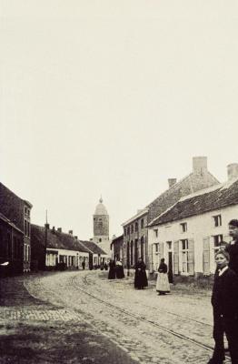 De 'Grote Markt' en de oude kerktoren in 1891.