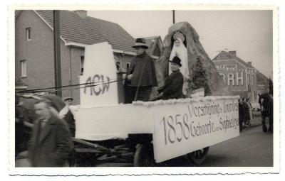 100ste verjaardag van Sofie Leys te Putte.
Wagen ACW