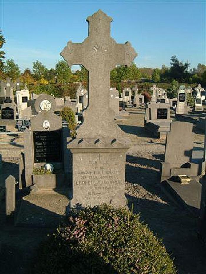 Putte, historische grafzerken, kerkhof Putte