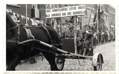 Honderdste verjaardag van Sofie Leys te Putte. Groep van de verschillende Boerenverenigingen.
