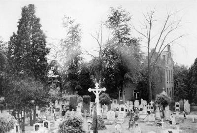 Het oude kerkhof te Grasheide.