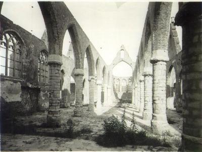 Beschoten en afgebrande St-Willibrorduskerk, Nijlen, 1914