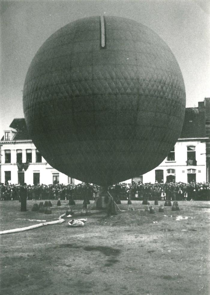 Herenthout, Markt, luchtballon