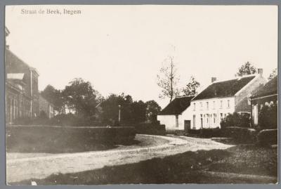 Heist-op-den-Berg, Beekstraat met haar scholen te Itegem