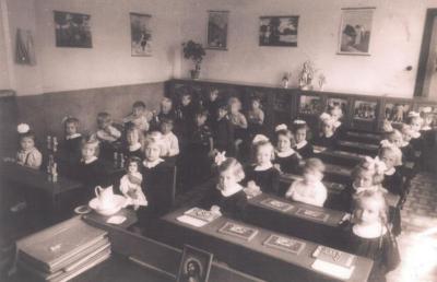Herenthout, meisjesschool (gemengde bewaarschool), 1945