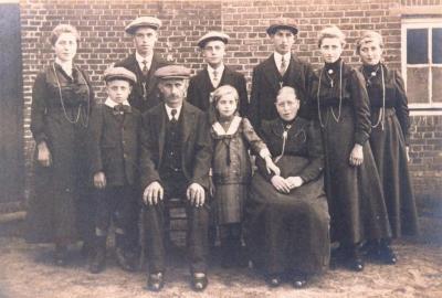 Heist-op-den-Berg, familieportret van het gezin Mols uit Wiekevorst