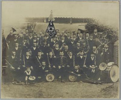 Heist-op-den-Berg, groepsfoto van de fanfare "Strijd en Vlijt"