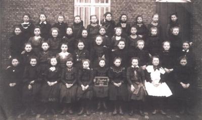 Herenthout, meisjesschool, 1ste klas 1911