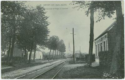 Heist-op-den-Berg, Steenweg met tramsporen