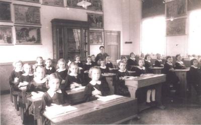 Herenthout, meisjesschool, 6de leerjaar, 1944-1945