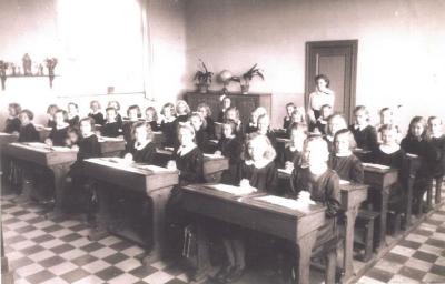 Herenthout, meisjesschool, 6de leerjaar, 1946-1947