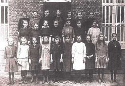 Herenthout, meisjesschool, 8ste leerjaar, 1923-1924