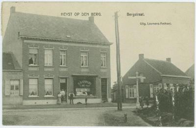 Heist-op-den-Berg, kruising van de Bergstraat, Molenstraat en Spoorwegstraat