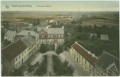Heist-op-den-Berg, panorama op het Kerkplein en de Bergstraat 