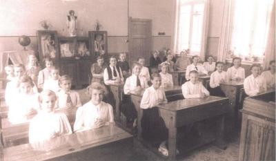 Herenthout, meisjesschool, 8ste leerjaar, 1951-1952