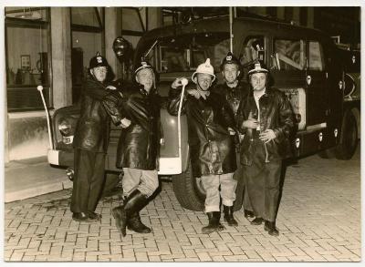 Heist-op-den-Berg, enkele Heistse brandweerlieden poseren