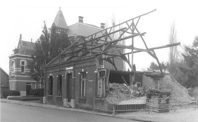 Herenthout, afbraak oud-gemeentehuis, ca 1982